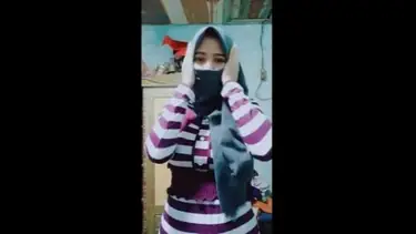 Cewek Jilbab Buka Bukaan Colmek Becek Ganas poster