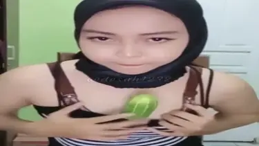 Cewek Jilbab Cantik Live Colmek Pakai Timun 2026 poster