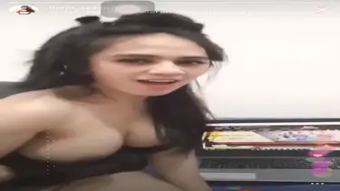 Live Instagram Model Poker Pamer Payudara Mulus poster