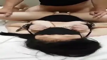 Tangan Diikat Mata Di Tutup poster