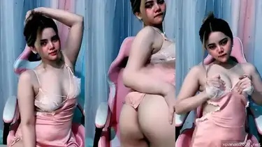 Vanya Remas Toket Gede Pantat Bulat Becek poster